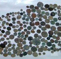 БЕЛЕЗНИЦИ: Заловиха иманяр с 82 старинни монети