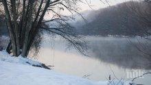ИЗВЪНРЕДНО: Водно бедствие - Велека заля пътя за Синеморец
