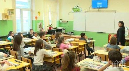 Съкращават учебните часове във Варна