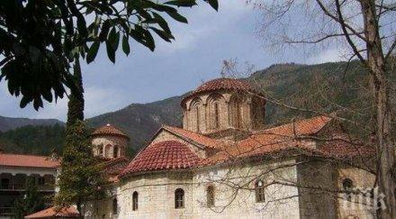 бачковският манастир осъди паркинг