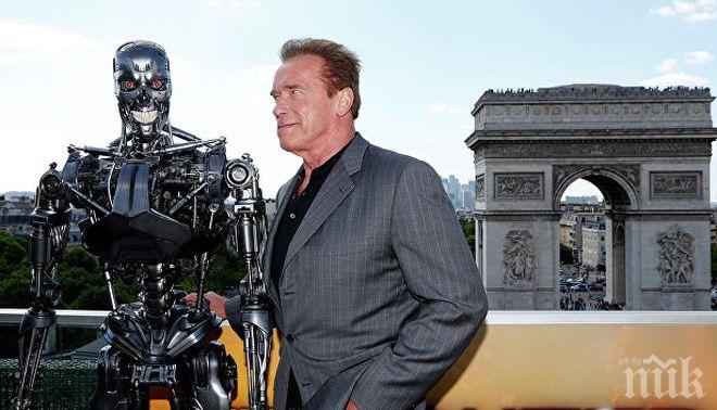 ДЯДО АРНИ СЕ ЩАДИ: Колената на Шварценегер започнаха да го предават