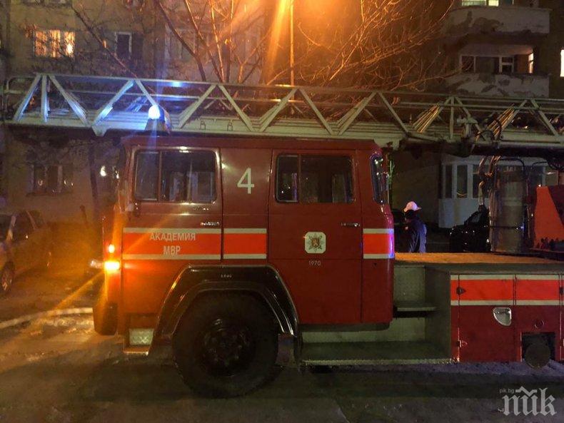 ОГНЕН ИНЦИДЕНТ: Автобус пламна на Тракия (СНИМКИ)