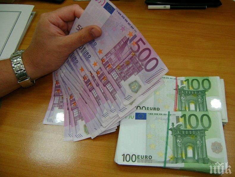 Митничари откриха 300 хил. лева в чорап
