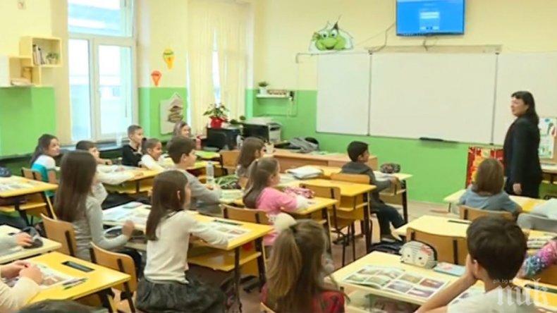 Съкращават учебните часове във Варна