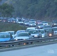 Километрични задръствания блокираха входовете на София