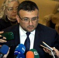 ИЗВЪНРЕДНО: Младен Маринов с нови подробности за мъжа, нахлул с пистолет в президентството