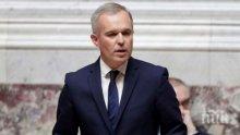 Франция се отказа от покачване на данъка върху бензина за 2019 г.