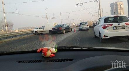 две катастрофи шест коли заледения надлез родопи пловдив предизвикаха километрични задръствания снимки