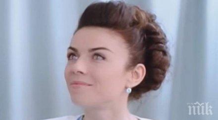 теория конспирациите водеща мигна рептил обявиха извънземна видео