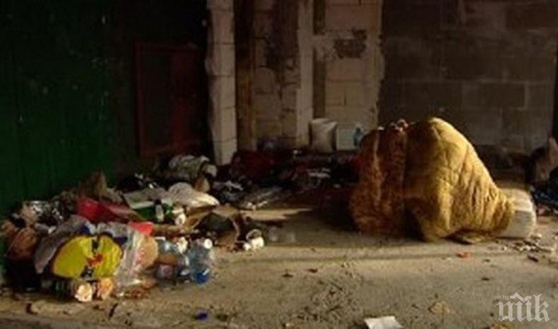 ДРАМА: Бездомник чака два часа линейка на автобусна спирка до БАН