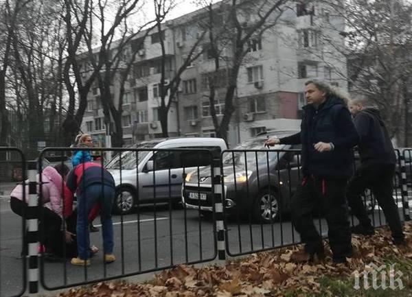 Пежо помете възрастен бургазлия, пострадалият се бори за живота си