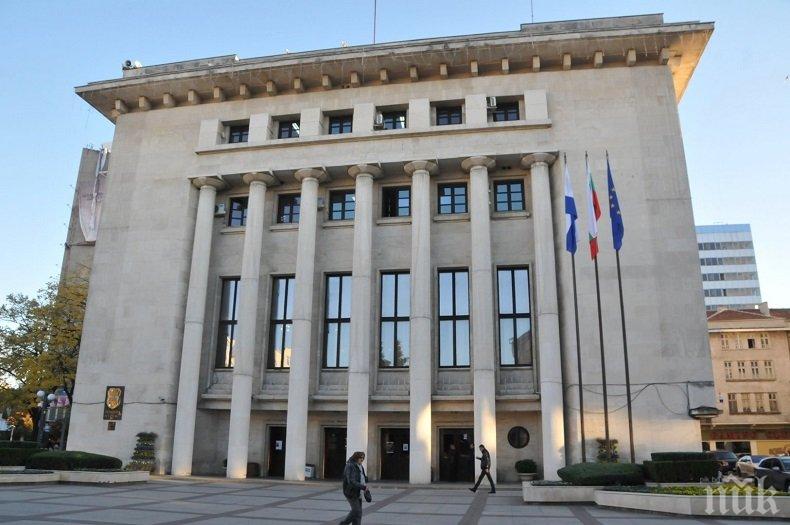 ПРАЗНИК: Неучебен 6 декември в Бургас, ще има и безплатен градски транспорт и Синя зона на аванта