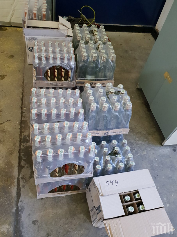 КОЛЕДАТА ЗАПОЧНА: Митничари задържаха 911 бутилки водка на Дунав мост