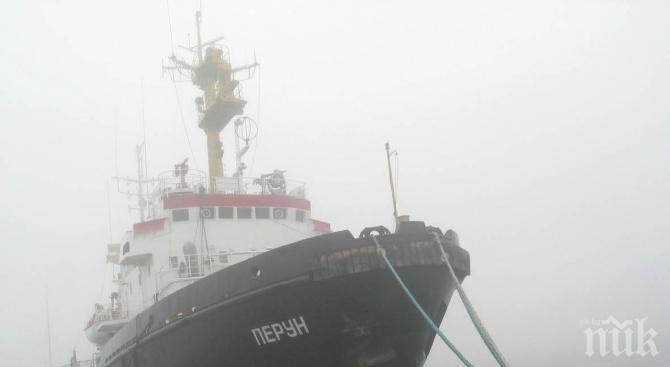 Затвориха пристанищата в Бургас заради гъста мъгла