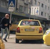 ЛУД ЕКШЪН: Таксиджия полудя - мята камъни и брадва по колега