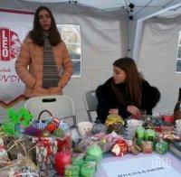 Чудните деца на Пловдив продават коледни сувенири за големи каузи 