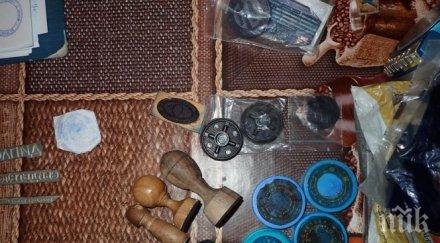 акция разбиха незаконна печатница документи костенец снимки