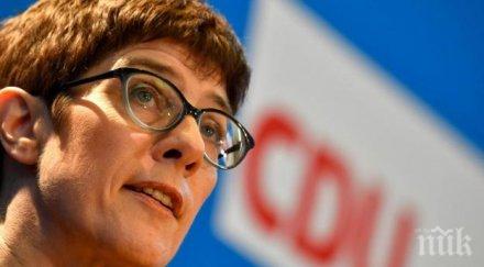 завой наследничката меркел ревизира мигрантската политика