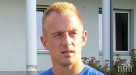 бивш нападател левски окача бутонките пирона