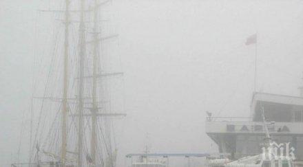 мъгла затвори пристанище варна