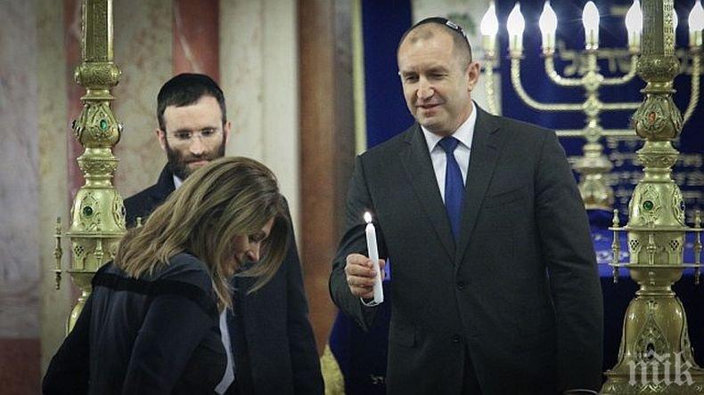 Румен Радев запали основната свещ за Ханука в Софийската синагога