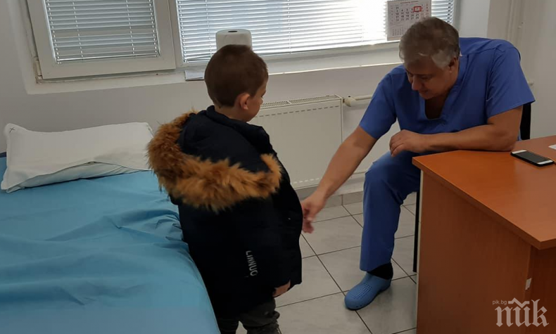 Специалистите от Национална Програма Детско здраве-Пирогов прегледаха 300 деца от Разград