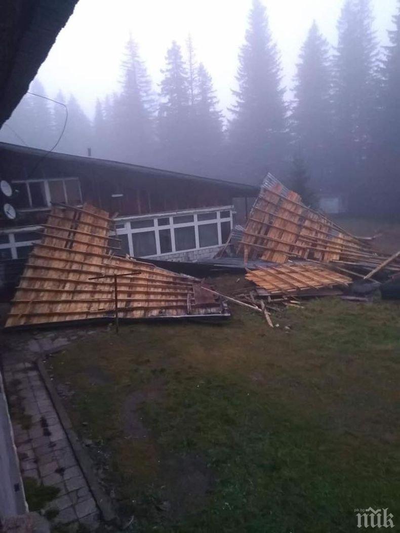 Доброволци възстановиха повредената хижа Ком