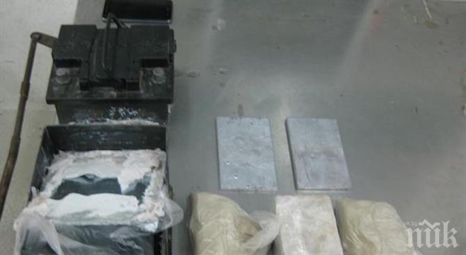 Откриха хероин, скрит в акумулатор