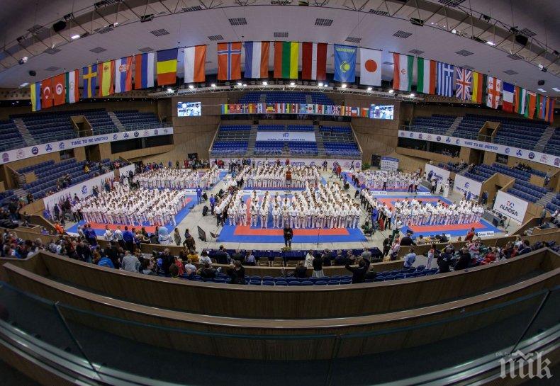 Четирима българи продължават към полуфиналите на Световното първенство по карате киокушин