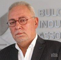 Радосвет Радев издъхнал внезапно часове преди лятната си почивка - семейството му го очаквало за полет