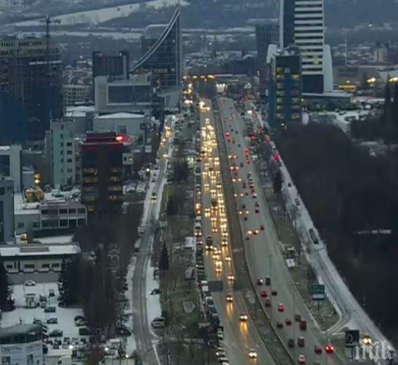 От последните минути: Строителите излязоха на протест, тежкотоварни машини тръгват от Цариградско шосе