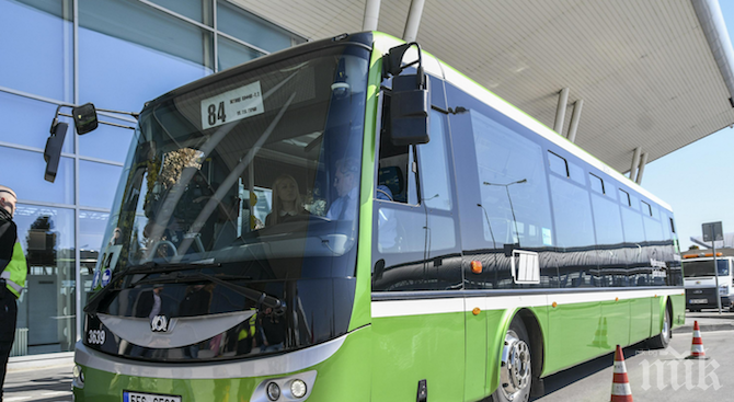 Първите 20 електробуса тръгват по редовните линии в София