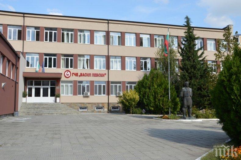 Седем ученици съдят Руската гимназия в Бургас заради фалшиви медицински
