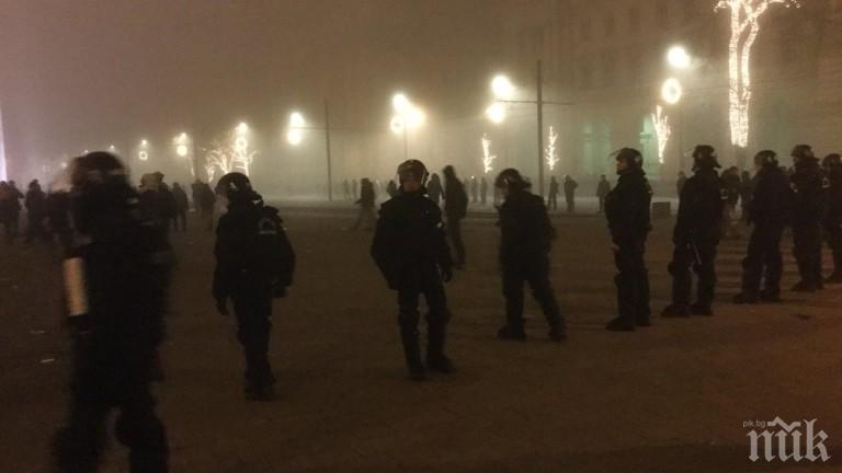 Унгарската полиция използва сълзотворен газ срещу протестиращите в Будапеща