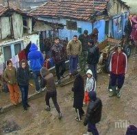 Нямат спирка: Цигани задигнаха кола и я разфасоваха за старо желязо