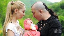 УНИКУМ: Нети на Дони забременяла с дървен пенис - няма да повярвате с какъв чалъм артистичното семейство се сдобило с дъщеря
