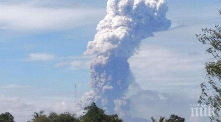 индонезия изригна вулканът сопутан