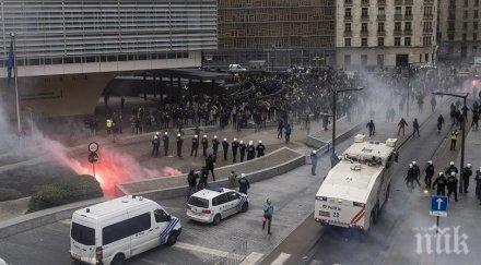 протестиращи миграцията нанесоха щети сградата