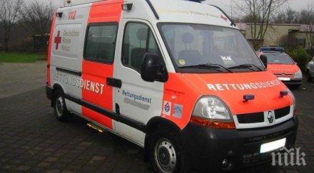 тежка челна катастрофа кола автобус германия отне живота двама души