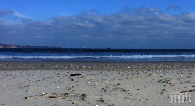 ЗЛОВЕЩО: Труп на мъж изплува на варненския плаж