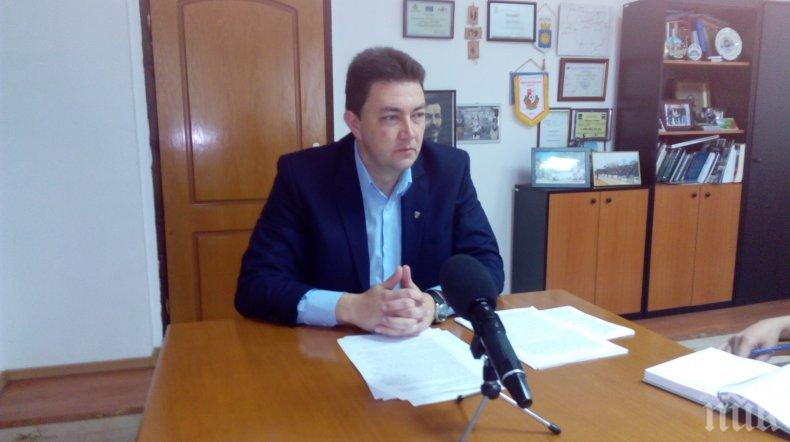 СТРАШЕН СКАНДАЛ: Кметът на Петрич уволни главния си архитект за серия от гафове - лобиране, бавене на жалби и скандали с жена му