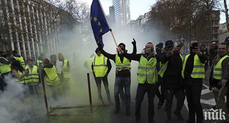 Жълти жилетки вилнеят срещу правителството и в Брюксел, и в Лондон