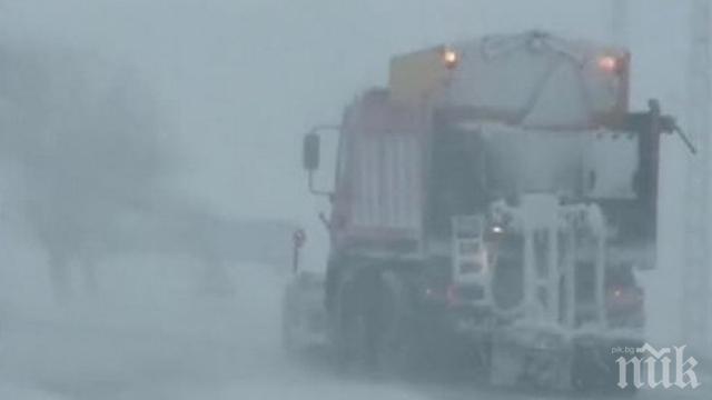 Снегът остави без ток хиляди в Румъния, затвориха училища, хаос с полетите