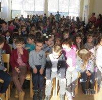 Сърбия спря български бус с подаръци за деца. ВМРО скочи: Изгавриха се с българското малцинство в Западните покрайнини!