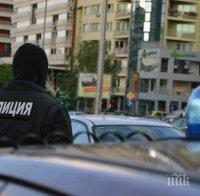 АКЦИЯ: Щурмуват апартаменти за наркотици в Бургас