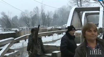 пълен абсурд деца възрастни пътувaт стигнат намиращия минути червен бряг