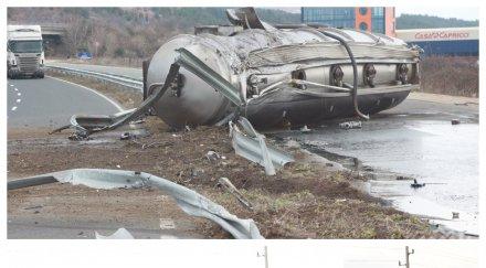 извънредно казанлък косъм адски взрив страшна трагедия цистерна тона гориво преобърна околовръстното мъчат овладеят теча