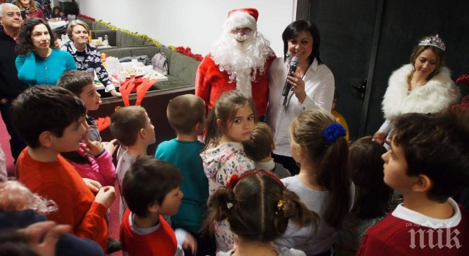 Корнелия Нинова викна Дядо Коледа и Снежанка на Позитано 20