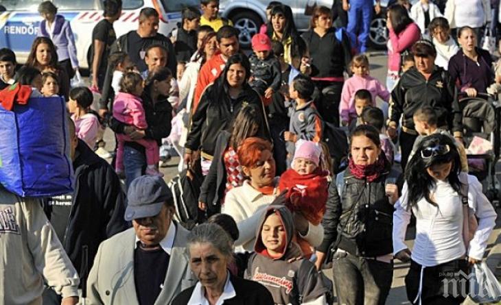 Млади и засукани ромки нахлуха в дома на дядка, тръшнаха го и…