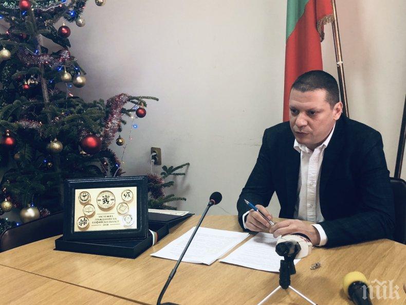 Илиан Тодоров връчи посмъртно награда на поета Стамен Панчев